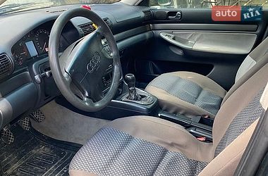 Седан Audi A4 1996 в Іспасі