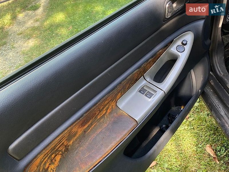 Седан Audi A4 1996 в Іспасі