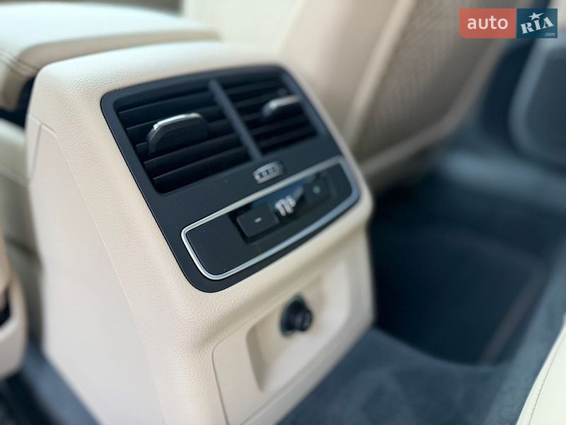 Седан Audi A4 2020 в Киеве