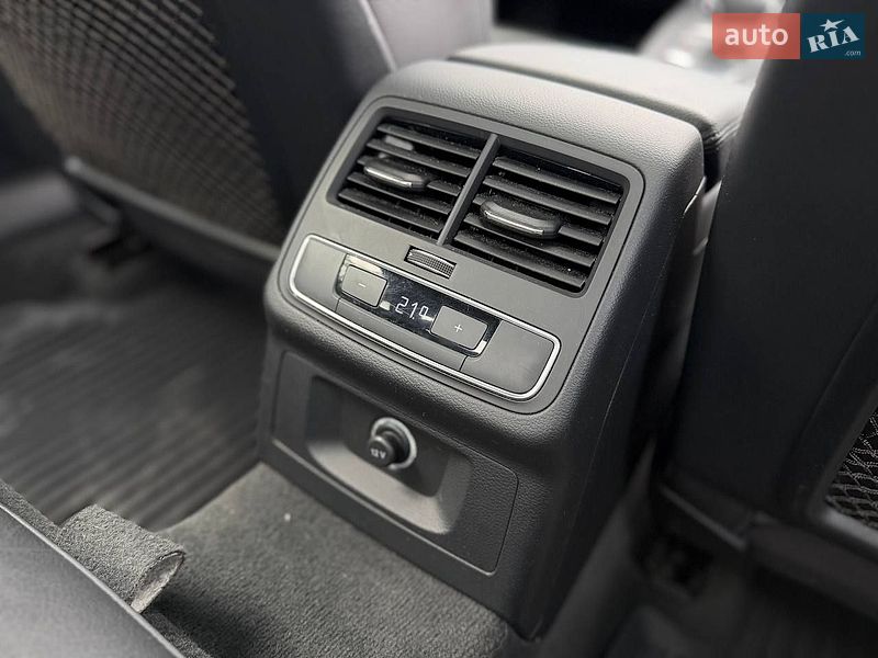 Седан Audi A4 2016 в Львове