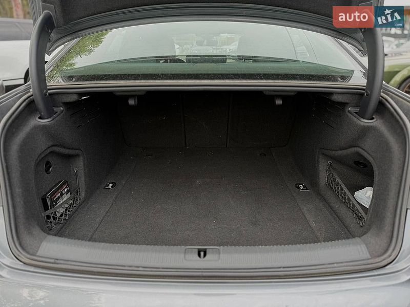 Седан Audi A4 2016 в Львове