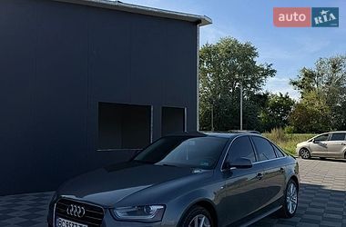 Седан Audi A4 2015 в Самборі