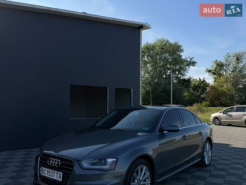 Седан Audi A4 2015 в Самборі