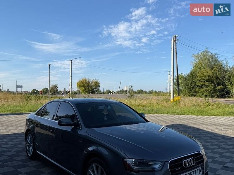 Седан Audi A4 2015 в Самборі