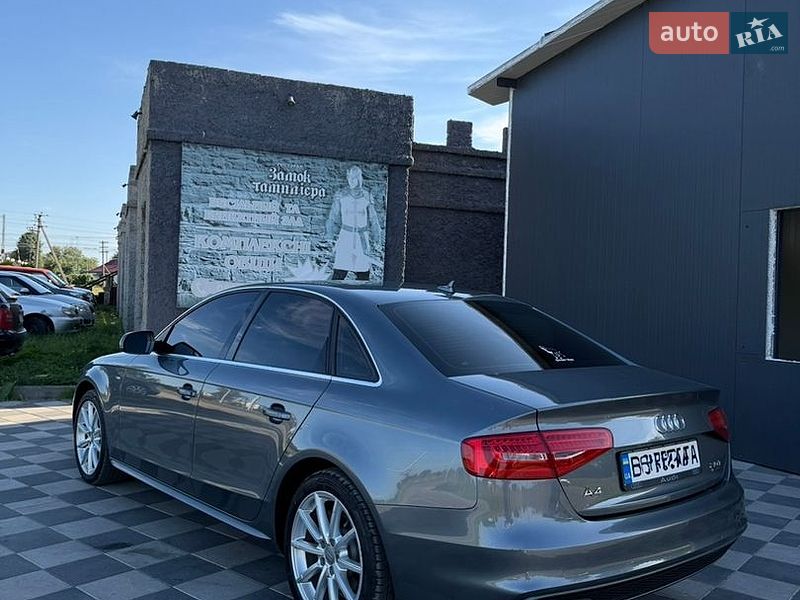 Седан Audi A4 2015 в Самборі