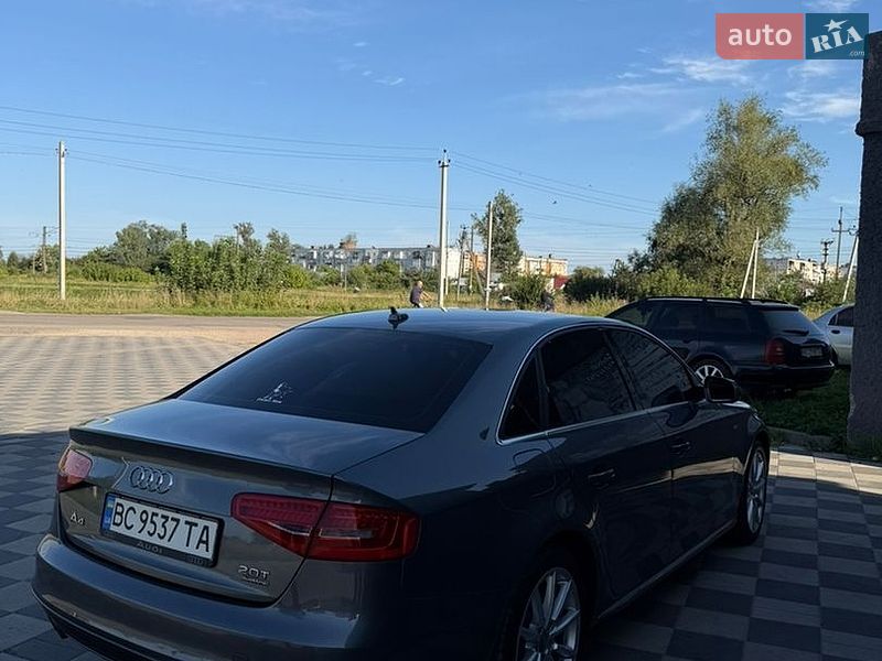 Седан Audi A4 2015 в Самборі