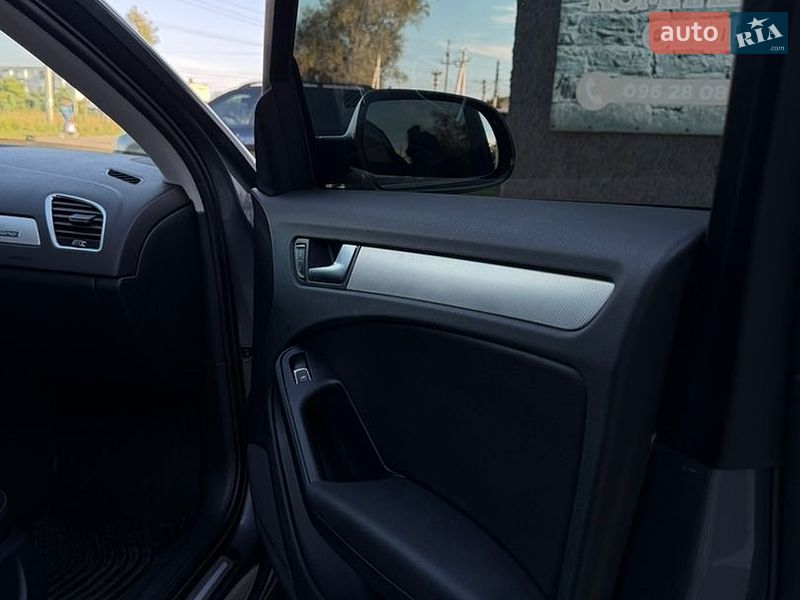 Седан Audi A4 2015 в Самборі