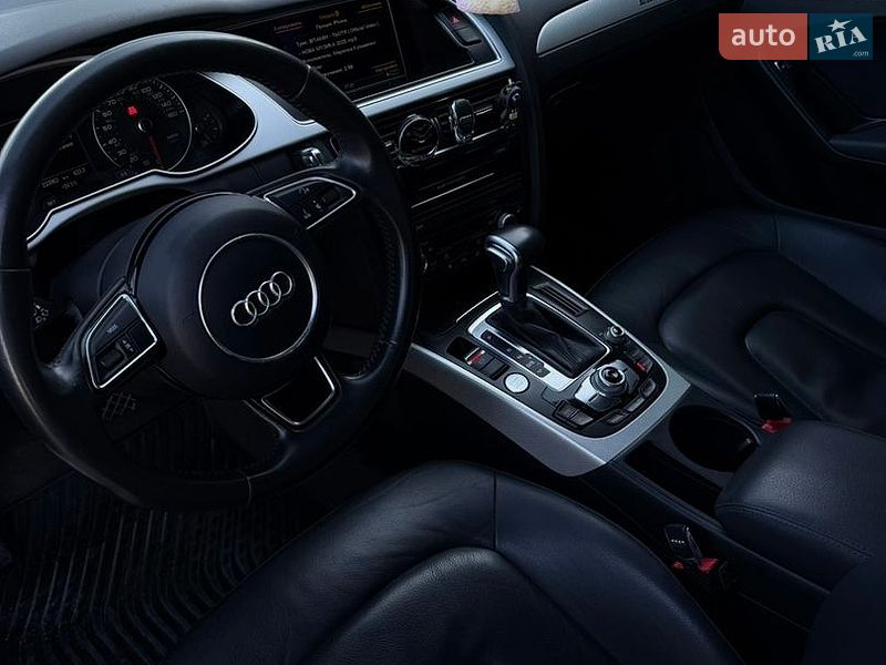 Седан Audi A4 2015 в Самборі