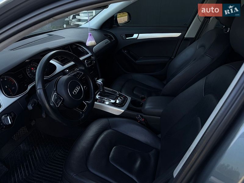 Седан Audi A4 2015 в Самборі