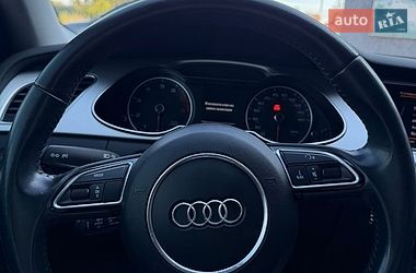 Седан Audi A4 2015 в Самборі