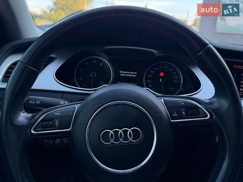 Седан Audi A4 2015 в Самборі
