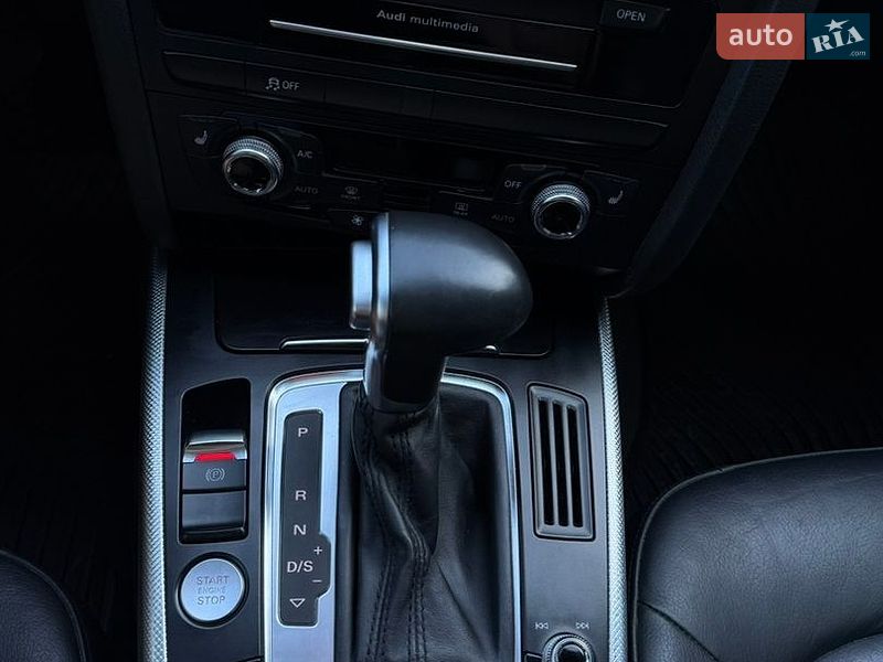 Седан Audi A4 2015 в Самборі