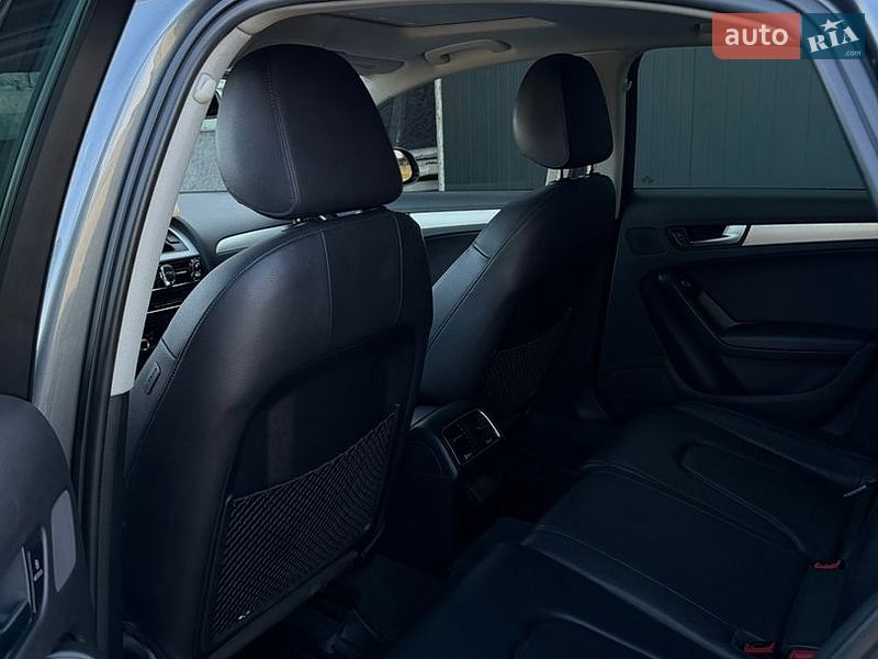Седан Audi A4 2015 в Самборі