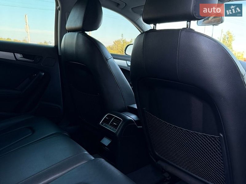 Седан Audi A4 2015 в Самборі