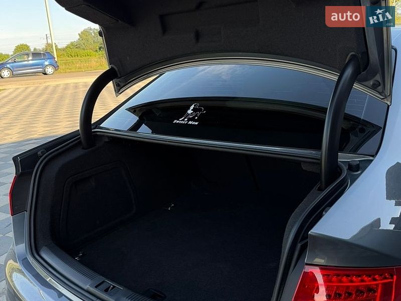 Седан Audi A4 2015 в Самборі