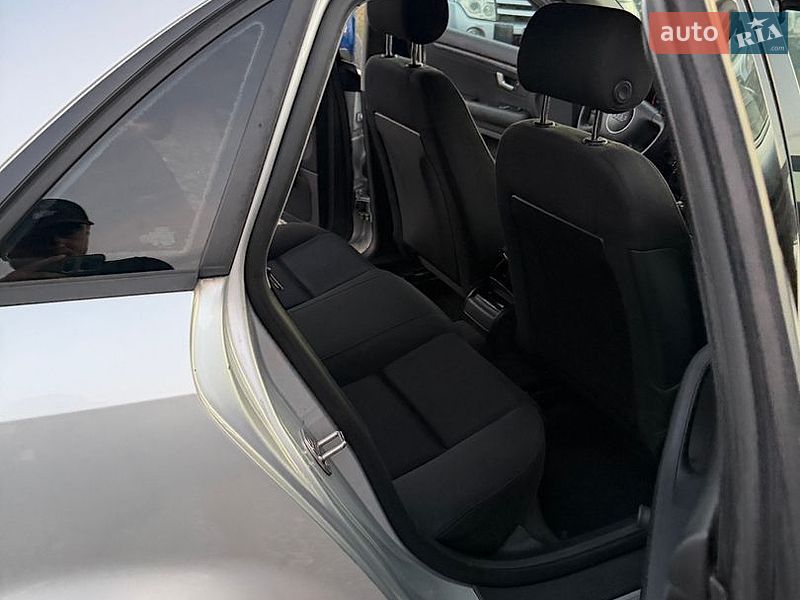 Седан Audi A4 2002 в Хусте