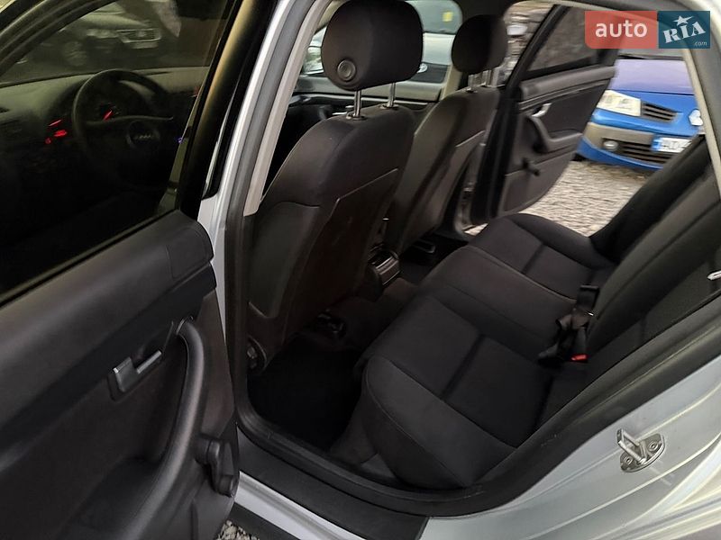 Седан Audi A4 2002 в Хусте