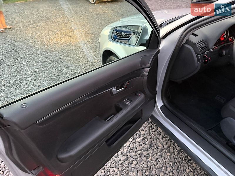 Седан Audi A4 2002 в Хусте