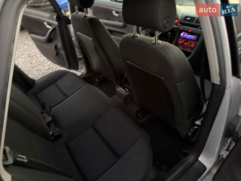 Седан Audi A4 2002 в Хусте
