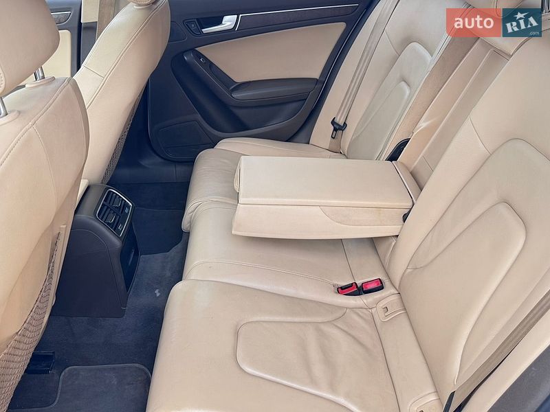 Седан Audi A4 2014 в Львові
