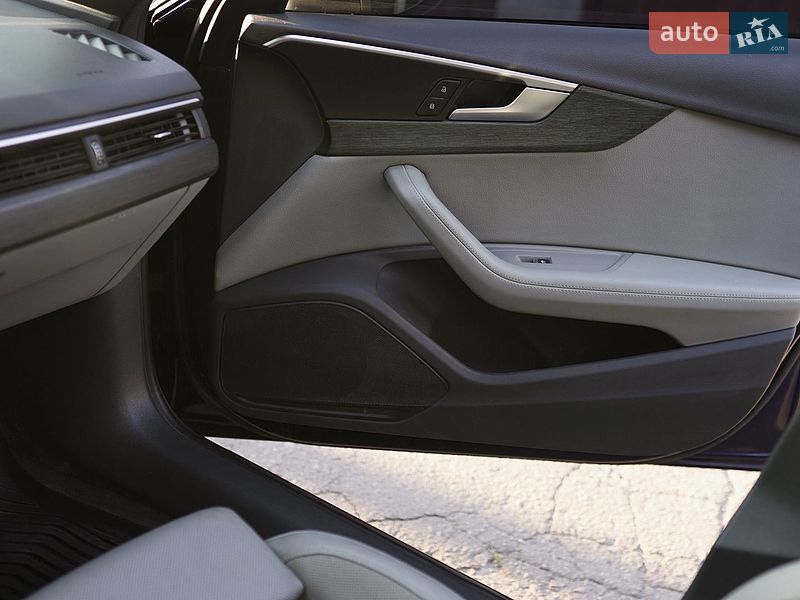 Седан Audi A4 2019 в Киеве