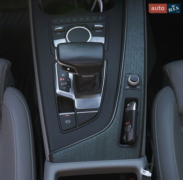 Седан Audi A4 2019 в Киеве