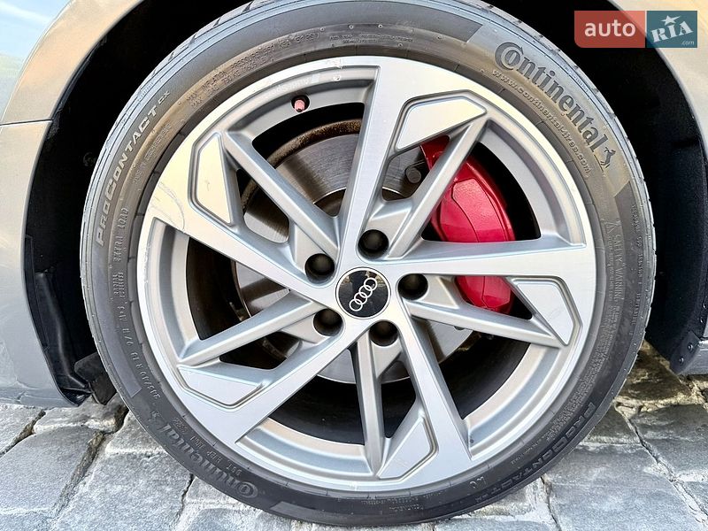 Седан Audi A4 2022 в Харкові