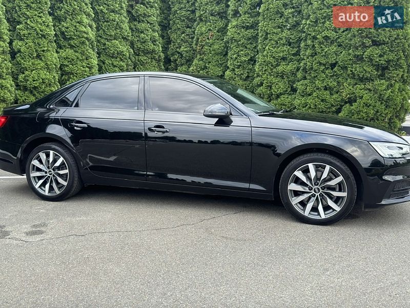 Седан Audi A4 2019 в Львове