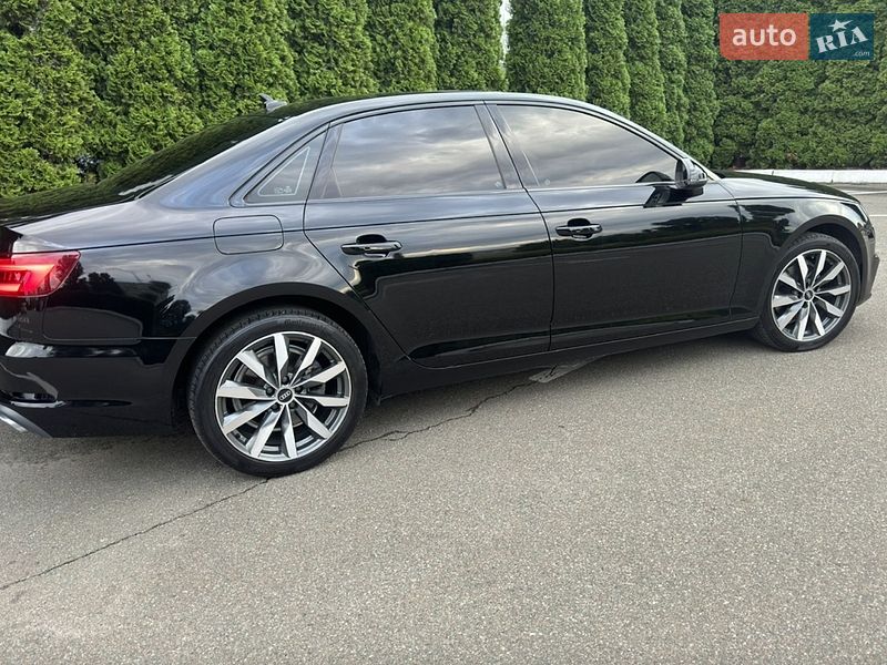 Седан Audi A4 2019 в Львове