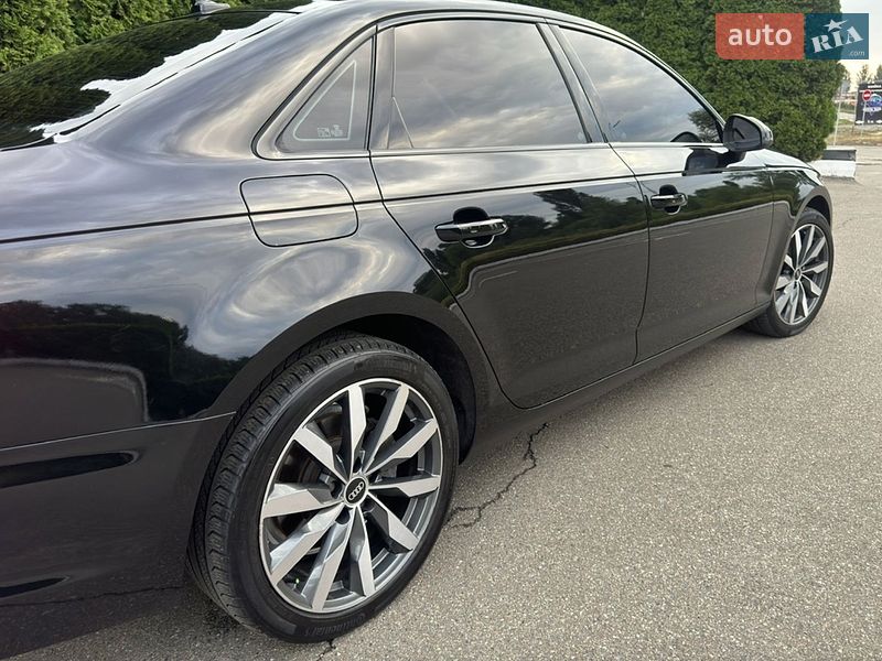 Седан Audi A4 2019 в Львове