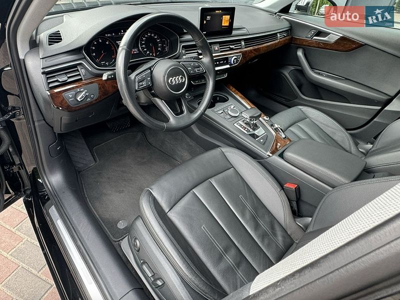 Седан Audi A4 2019 в Львове