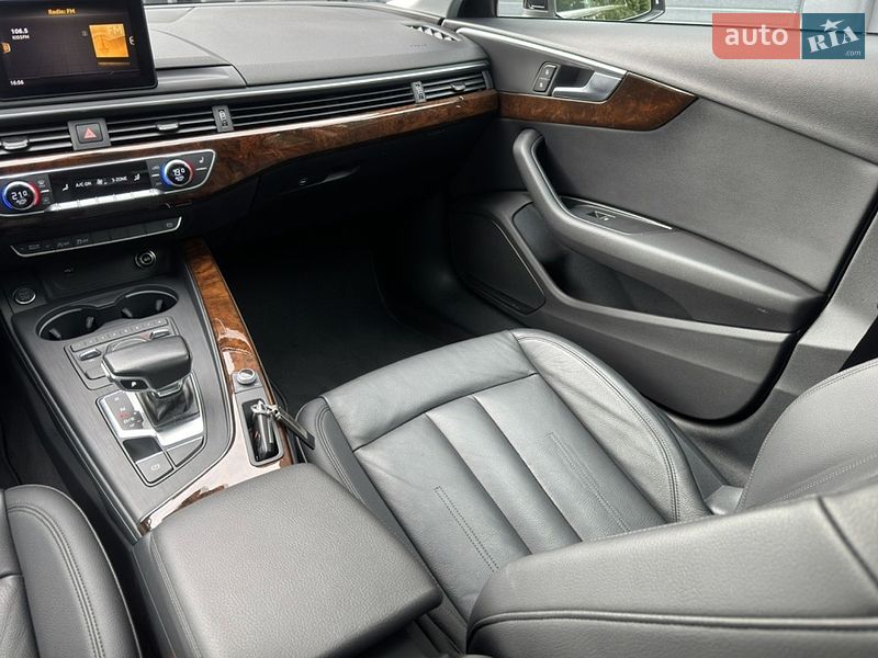 Седан Audi A4 2019 в Львове