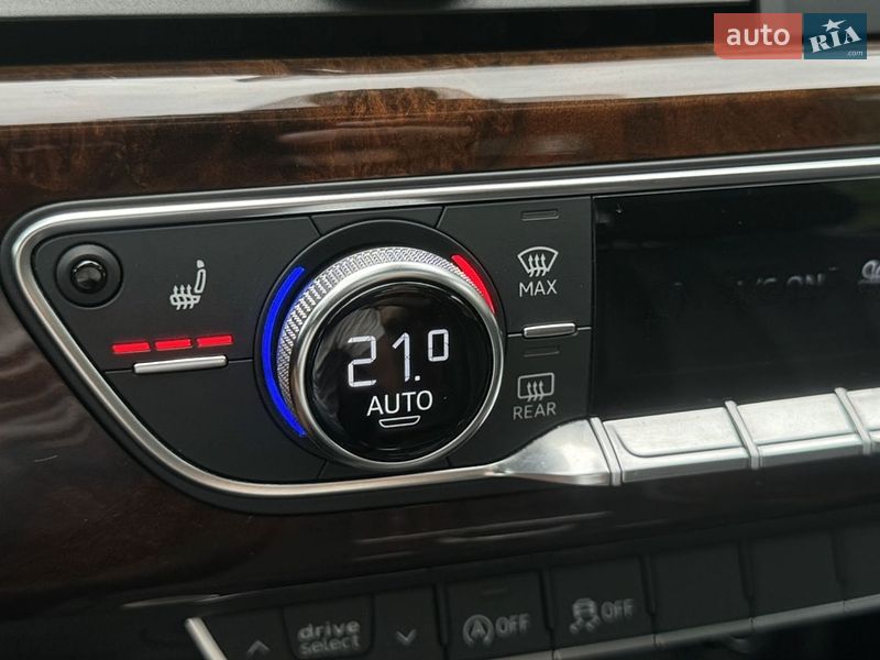 Седан Audi A4 2019 в Львове