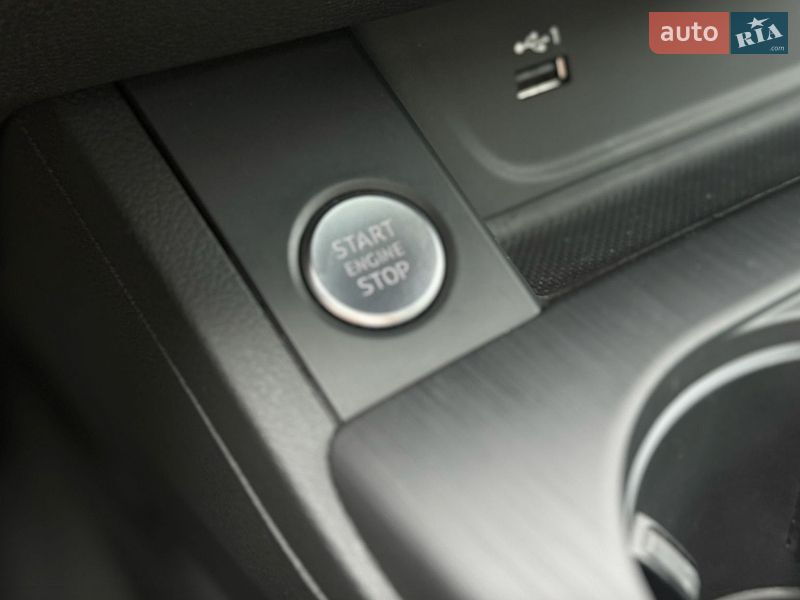 Седан Audi A4 2019 в Львове