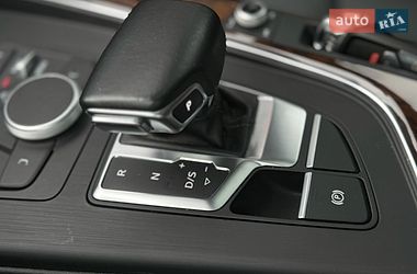 Седан Audi A4 2019 в Львове