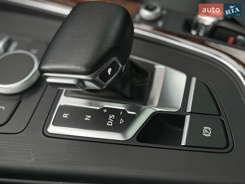 Седан Audi A4 2019 в Львове