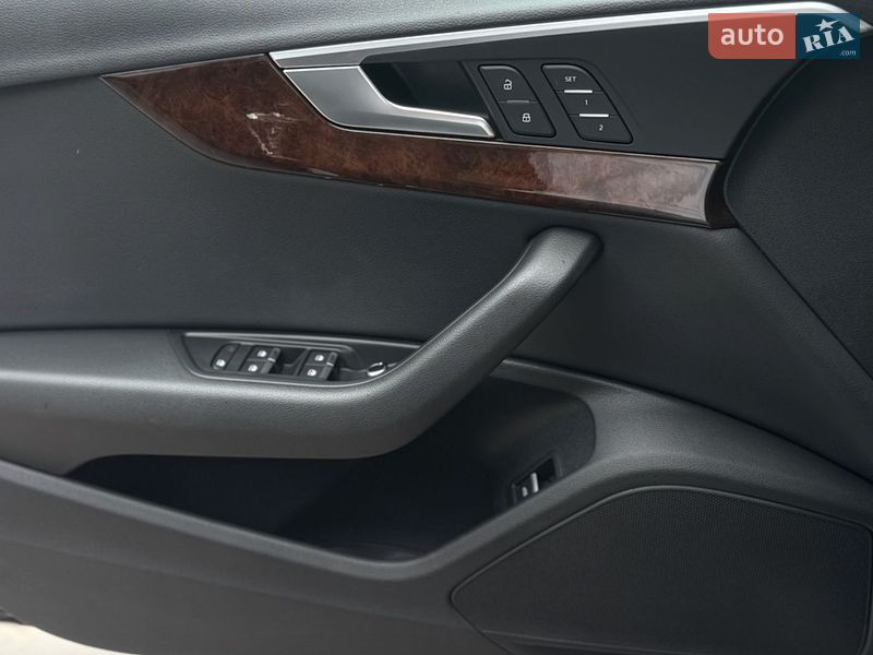 Седан Audi A4 2019 в Львове
