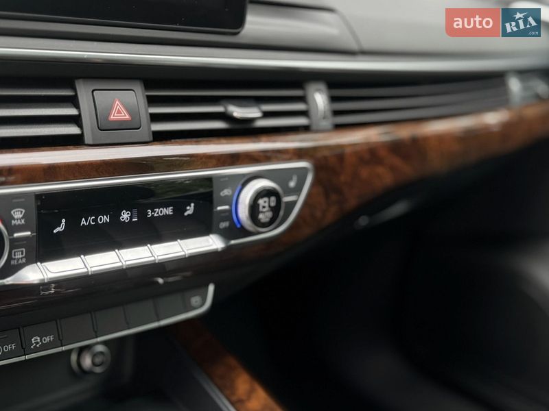 Седан Audi A4 2019 в Львове