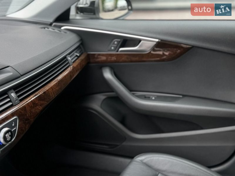 Седан Audi A4 2019 в Львове