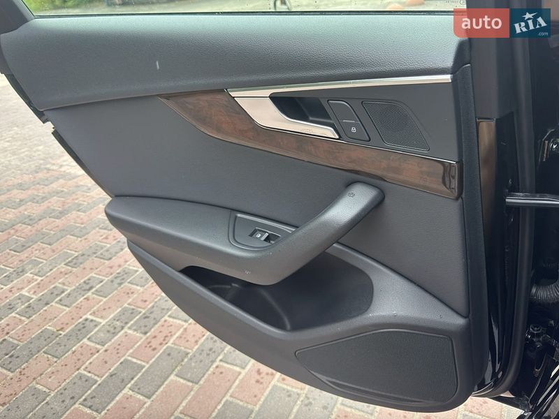 Седан Audi A4 2019 в Львове