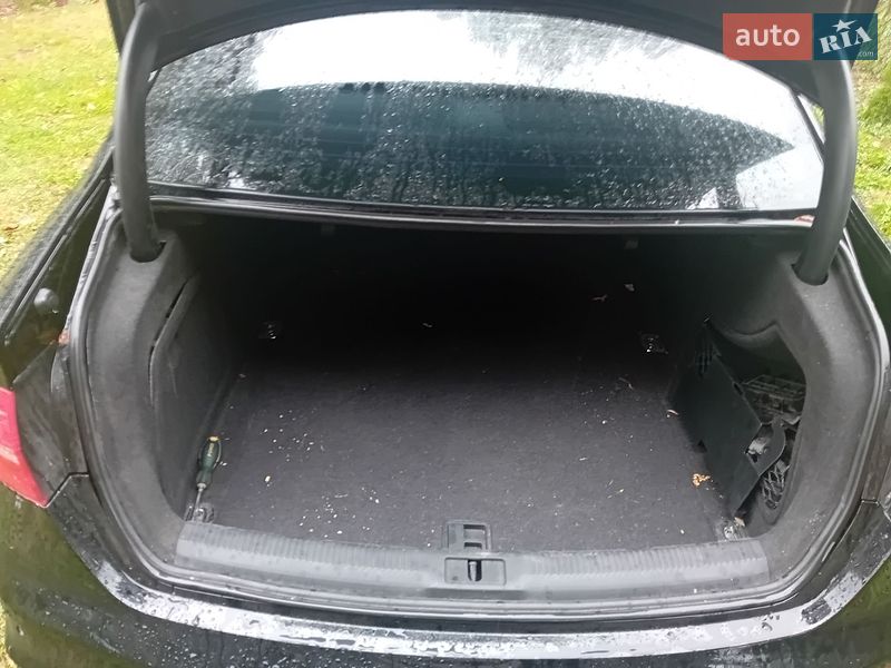 Седан Audi A4 2015 в Жидачові