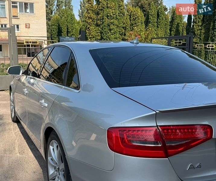 Седан Audi A4 2012 в Кролевце