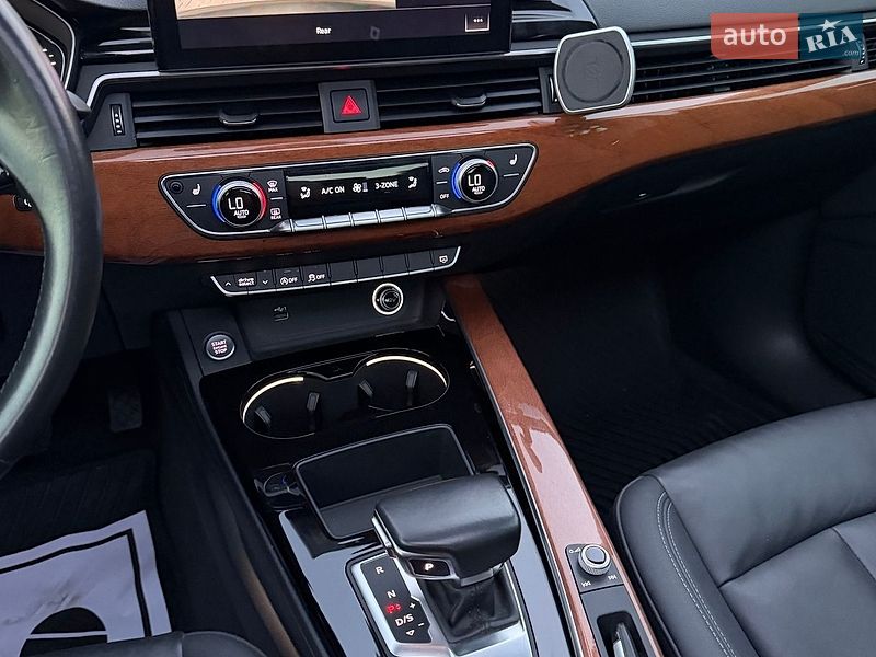 Седан Audi A4 2020 в Львові
