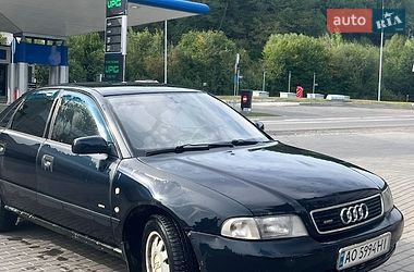 Седан Audi A4 1995 в Рахове
