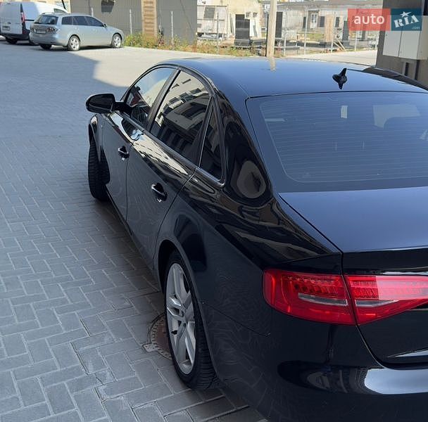 Седан Audi A4 2014 в Ивано-Франковске