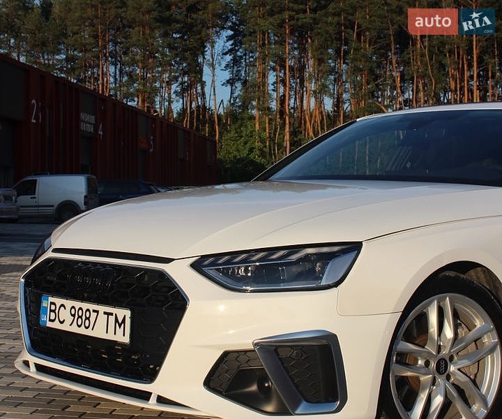 Седан Audi A4 2022 в Львове
