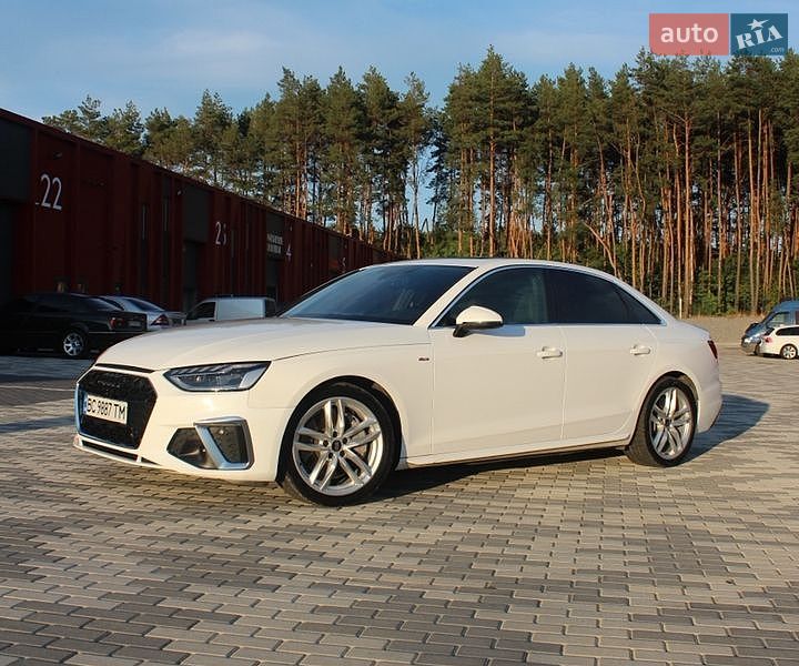 Седан Audi A4 2022 в Львове