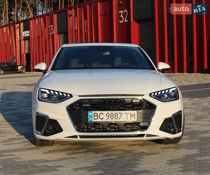 Седан Audi A4 2022 в Львове