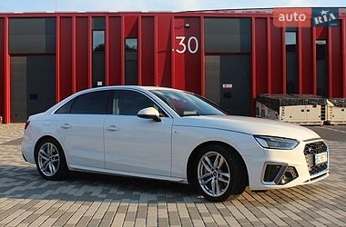 Седан Audi A4 2022 в Львове