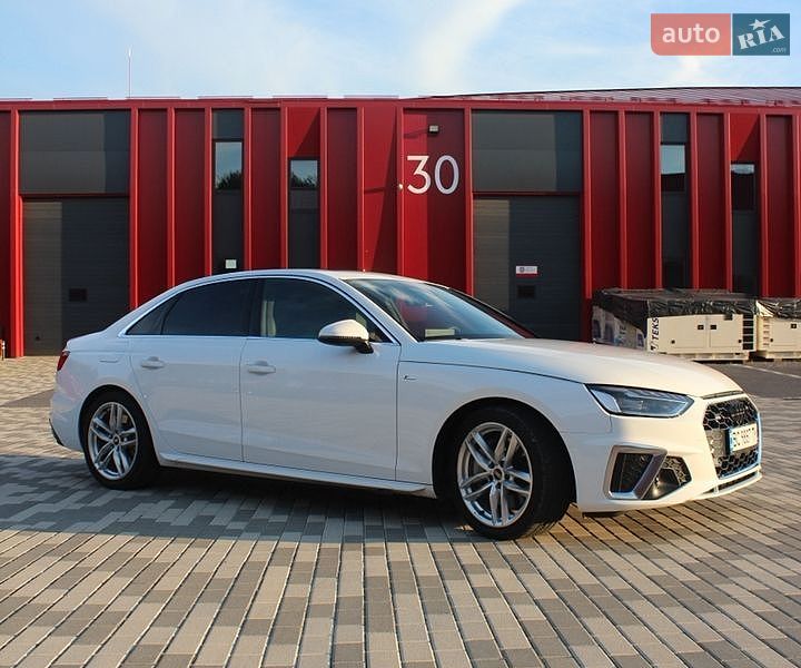 Седан Audi A4 2022 в Львове
